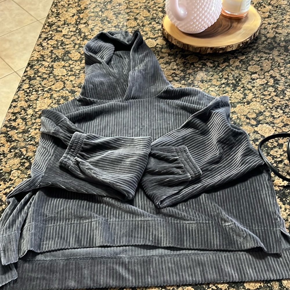 Cropped ribbed grey aerie hoodie